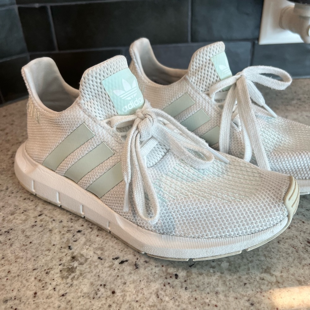 Ladies Adidas Shoes Size 6 - Picture 3 of 11